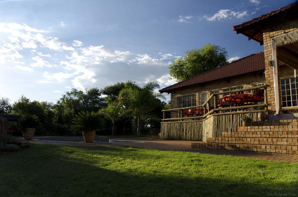 Boubou Bed And Breakfast รัสเทนเบิร์ก ภายนอก รูปภาพ