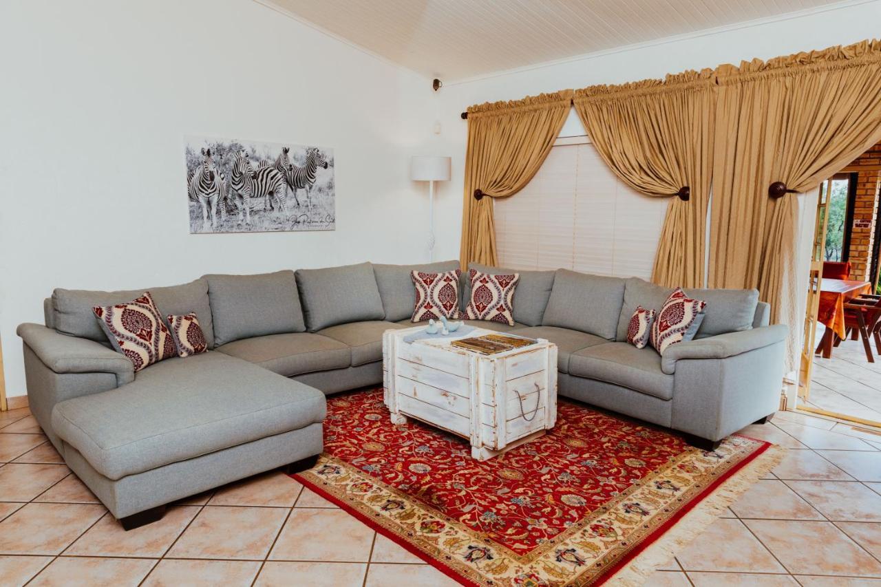 Boubou Bed And Breakfast รัสเทนเบิร์ก ภายนอก รูปภาพ