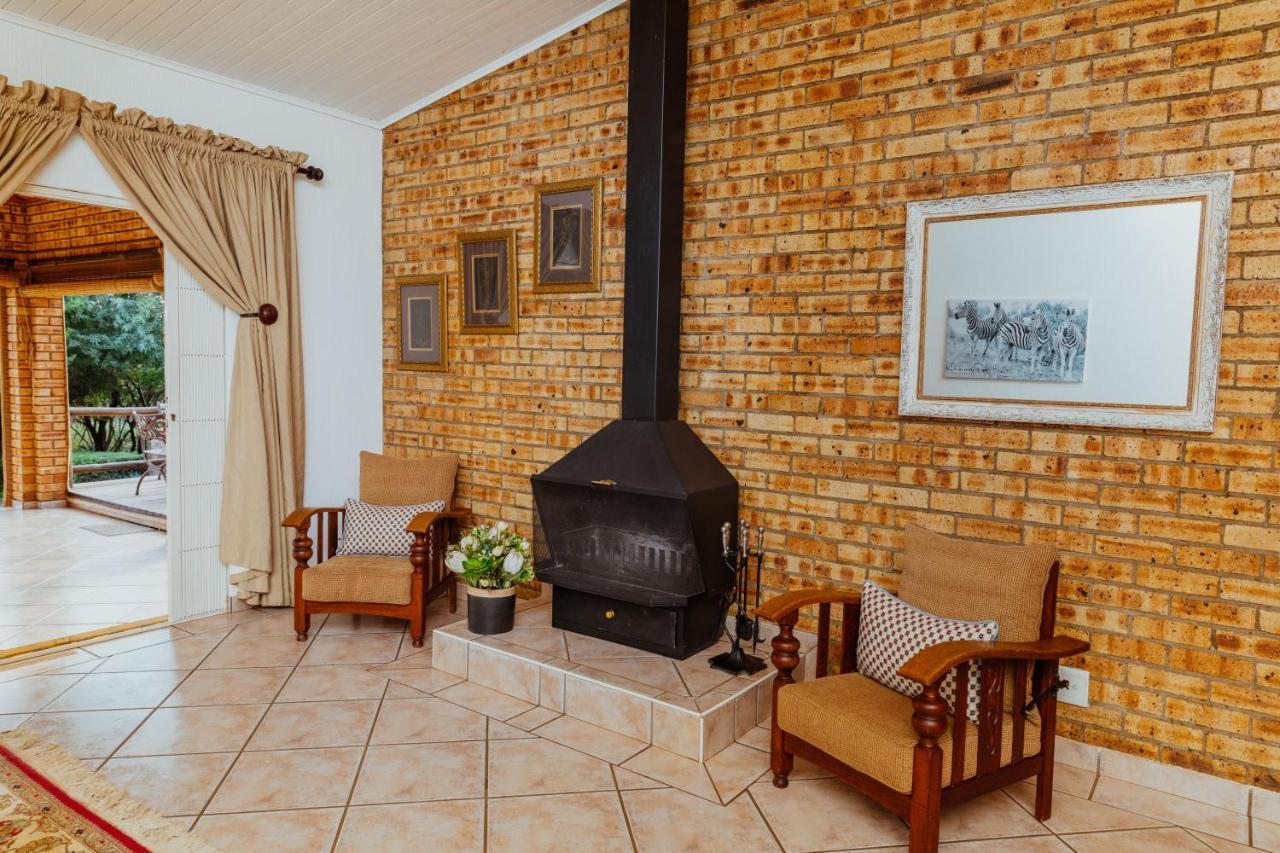 Boubou Bed And Breakfast รัสเทนเบิร์ก ภายนอก รูปภาพ