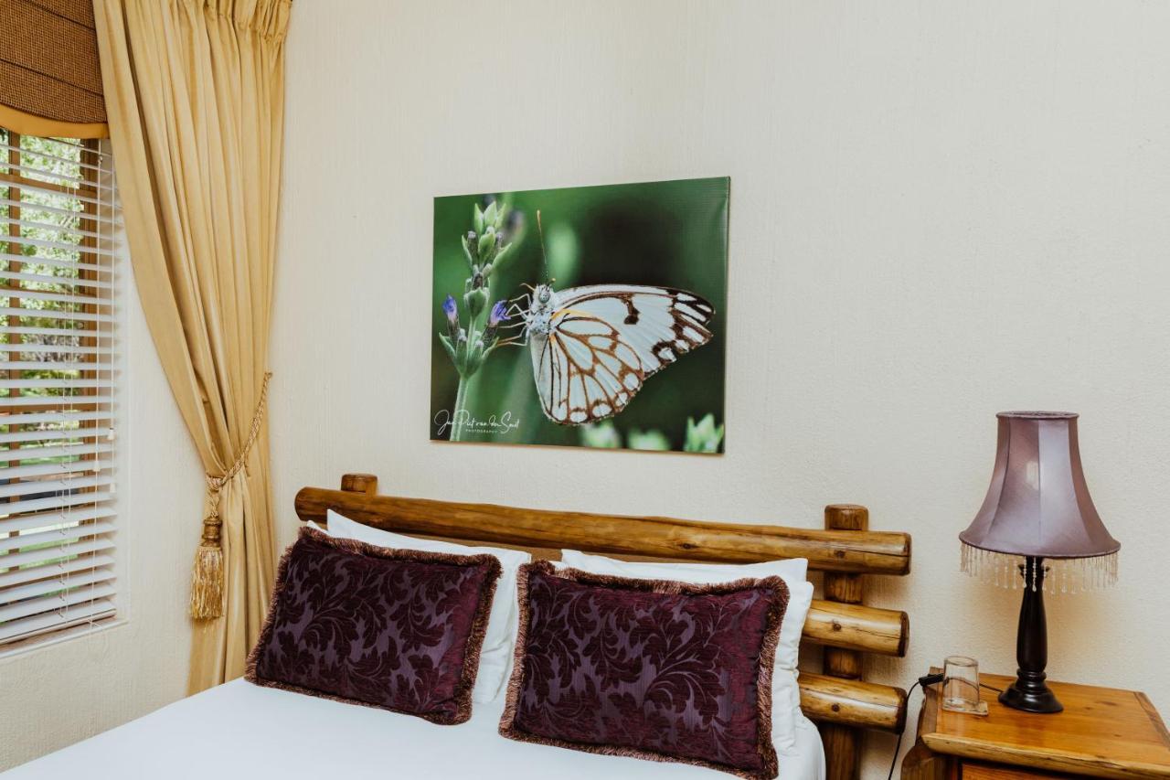 Boubou Bed And Breakfast รัสเทนเบิร์ก ภายนอก รูปภาพ