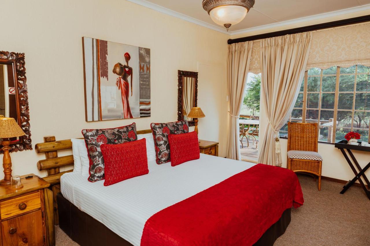 Boubou Bed And Breakfast รัสเทนเบิร์ก ภายนอก รูปภาพ