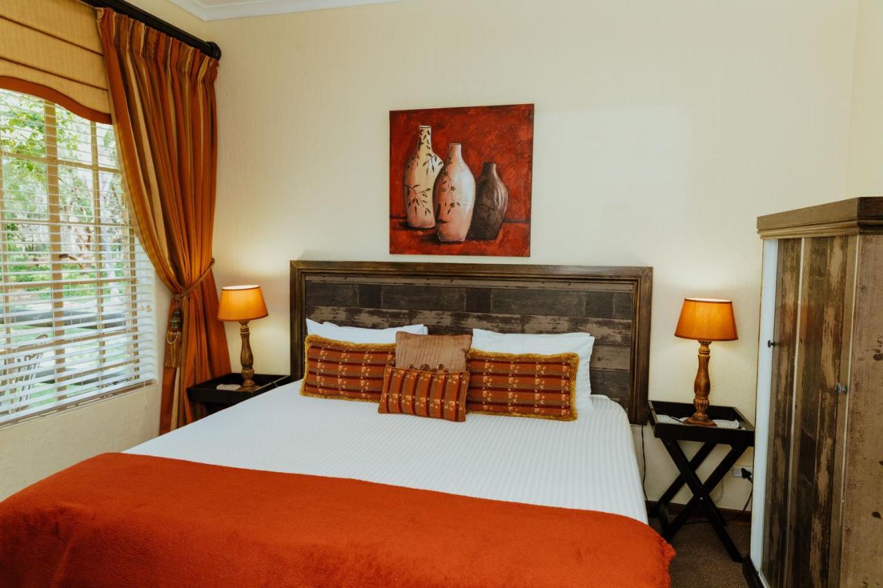 Boubou Bed And Breakfast รัสเทนเบิร์ก ภายนอก รูปภาพ