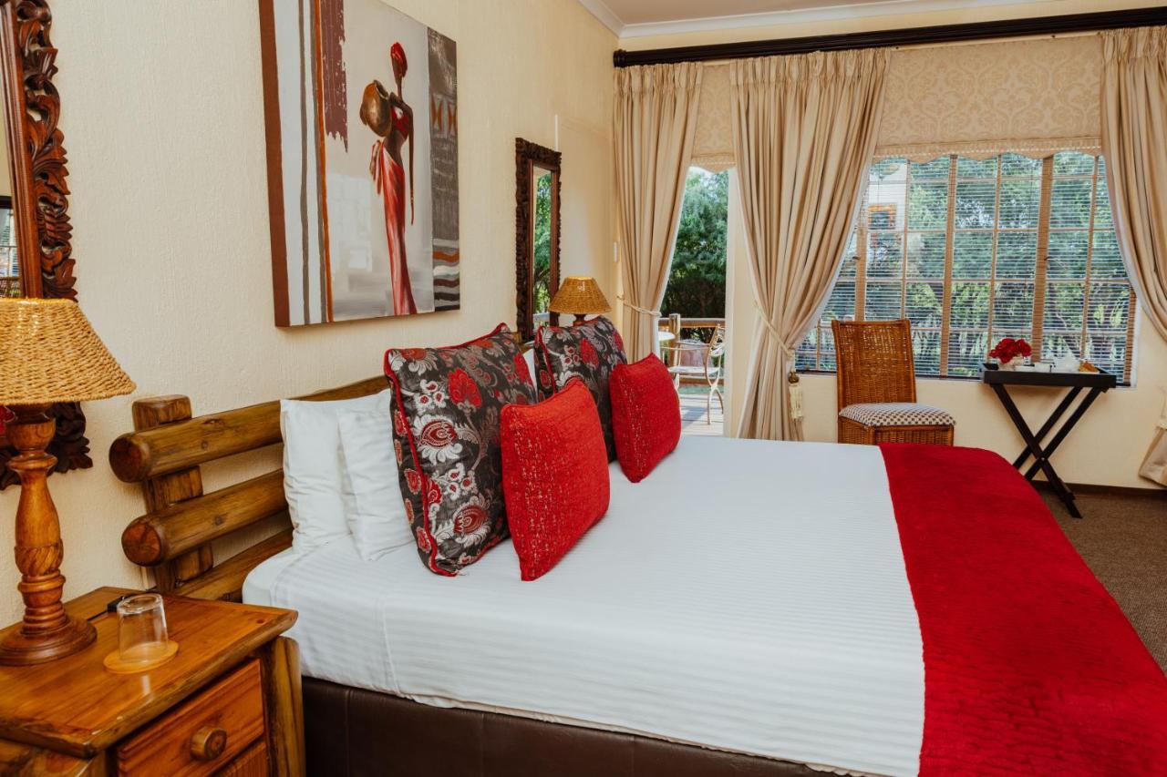Boubou Bed And Breakfast รัสเทนเบิร์ก ภายนอก รูปภาพ