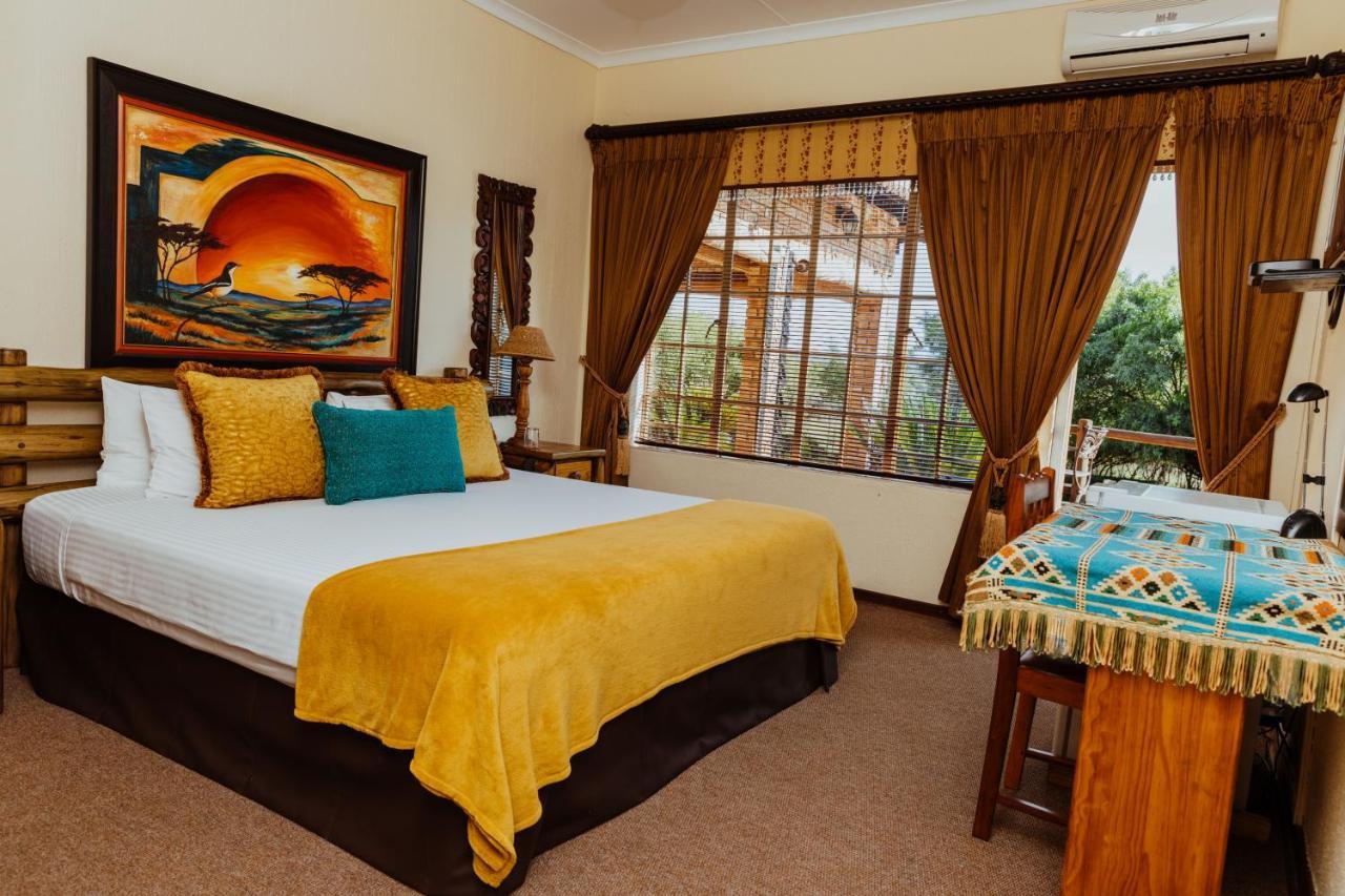 Boubou Bed And Breakfast รัสเทนเบิร์ก ภายนอก รูปภาพ