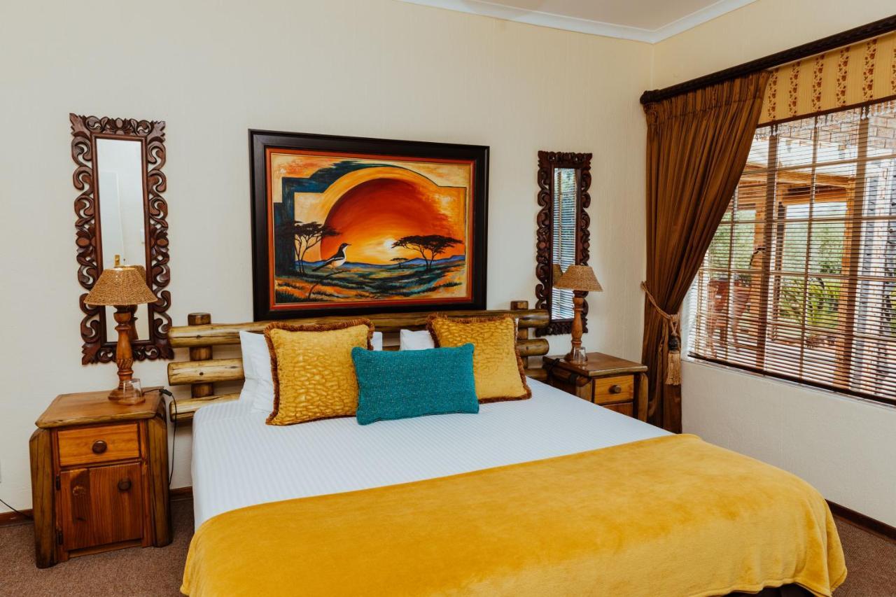 Boubou Bed And Breakfast รัสเทนเบิร์ก ภายนอก รูปภาพ